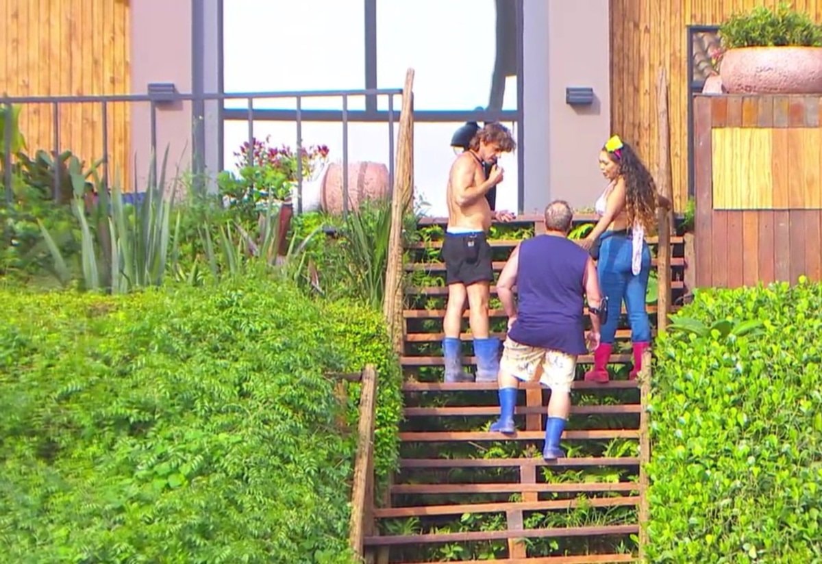 Daniel distrusts Ana in AFazenda