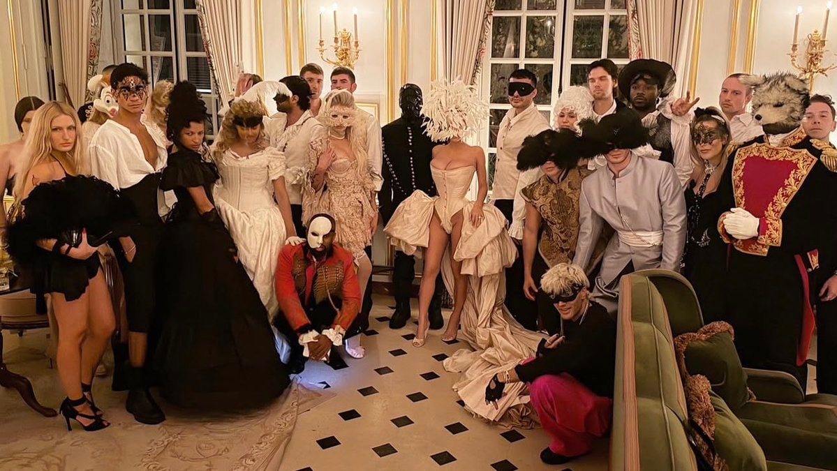 Ye Bianca Censori Paris masquerade (photo 2 of 3)