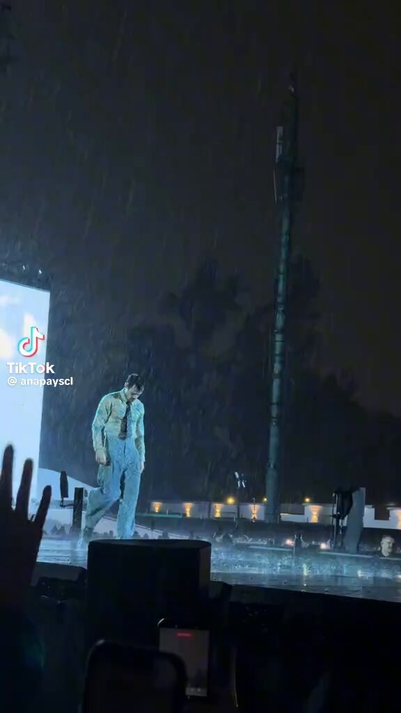 Harry Styles Mexico rain