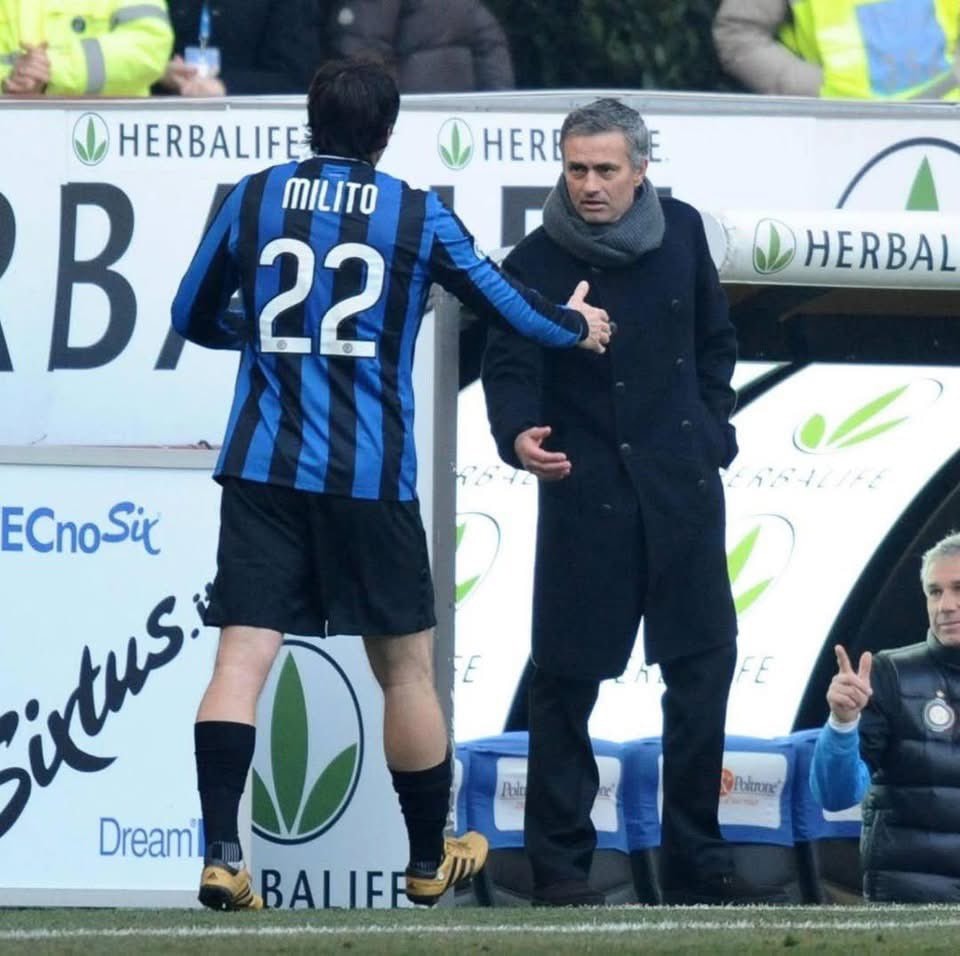MILITO and JOSÉ MOURINHO on the bench