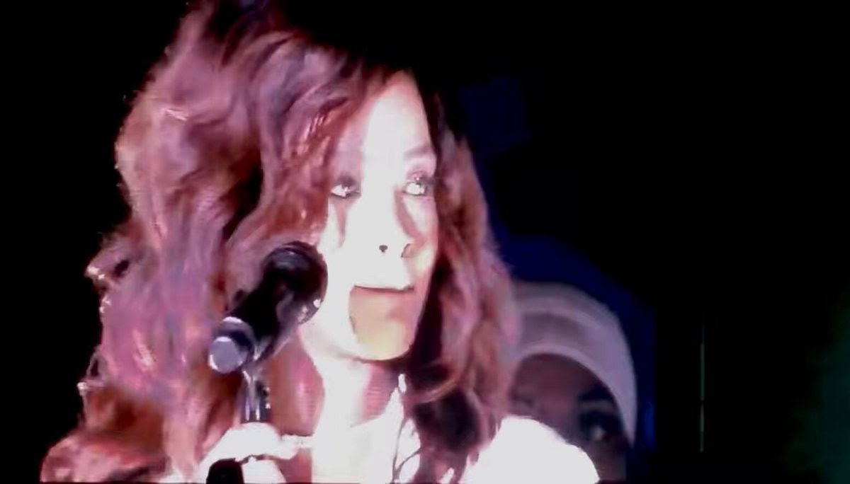 Rihanna solo mic performance prediction