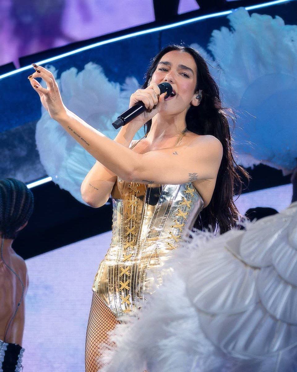 Dua Lipa pop royalty stage (photo 3 of 4)