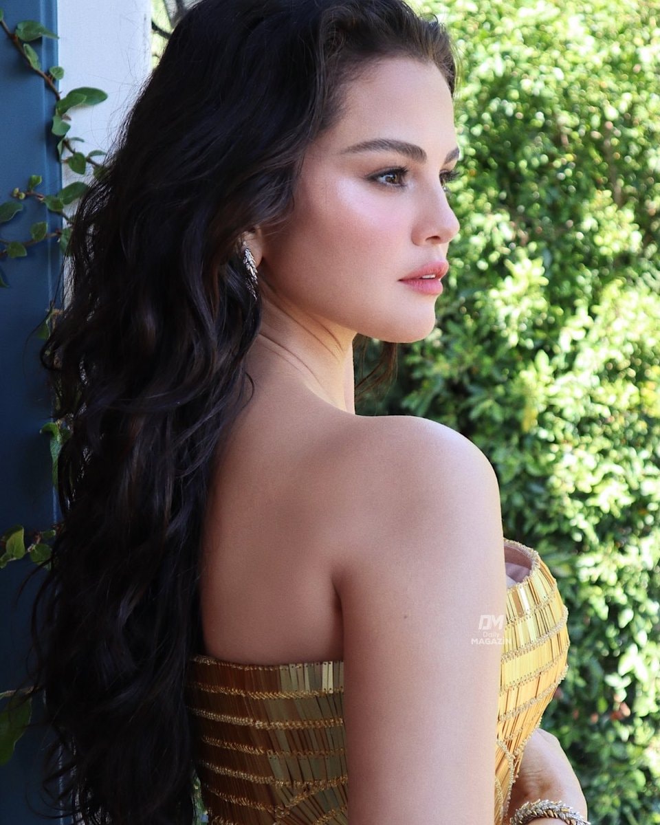 Selena Gomez photos (photo 2 of 2)