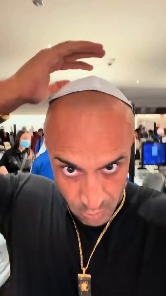 Chicago airport kippah security trick
