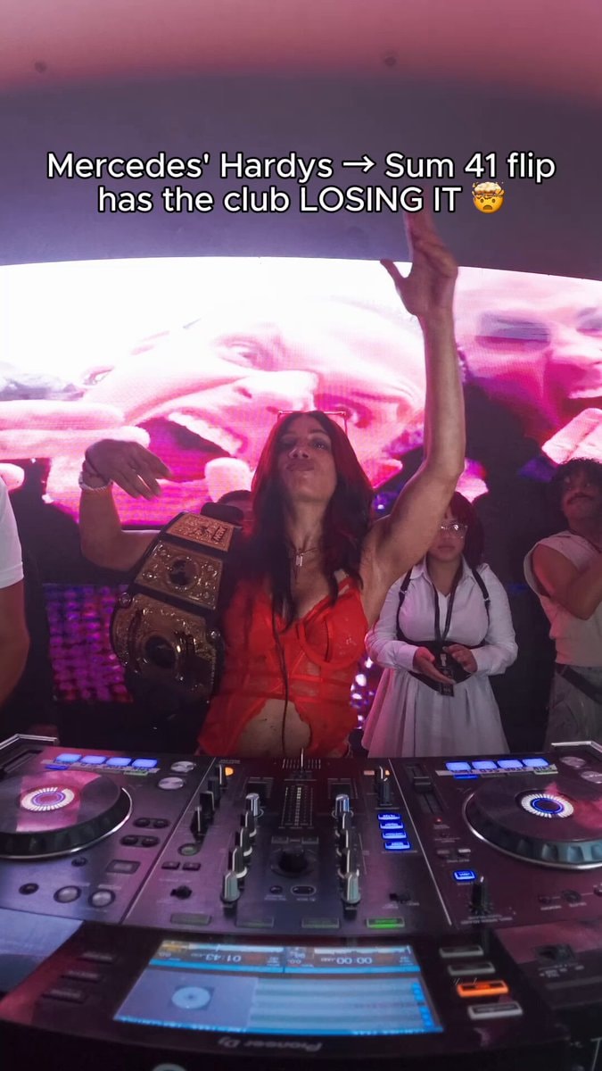 Mercedes Mone DJ set AEW All In