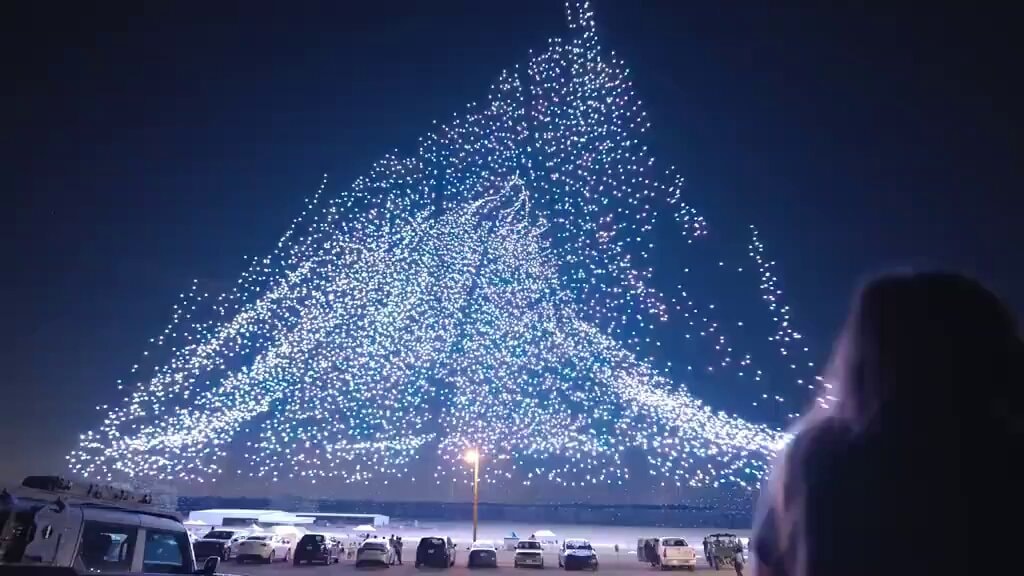 drone light show Christmas tree