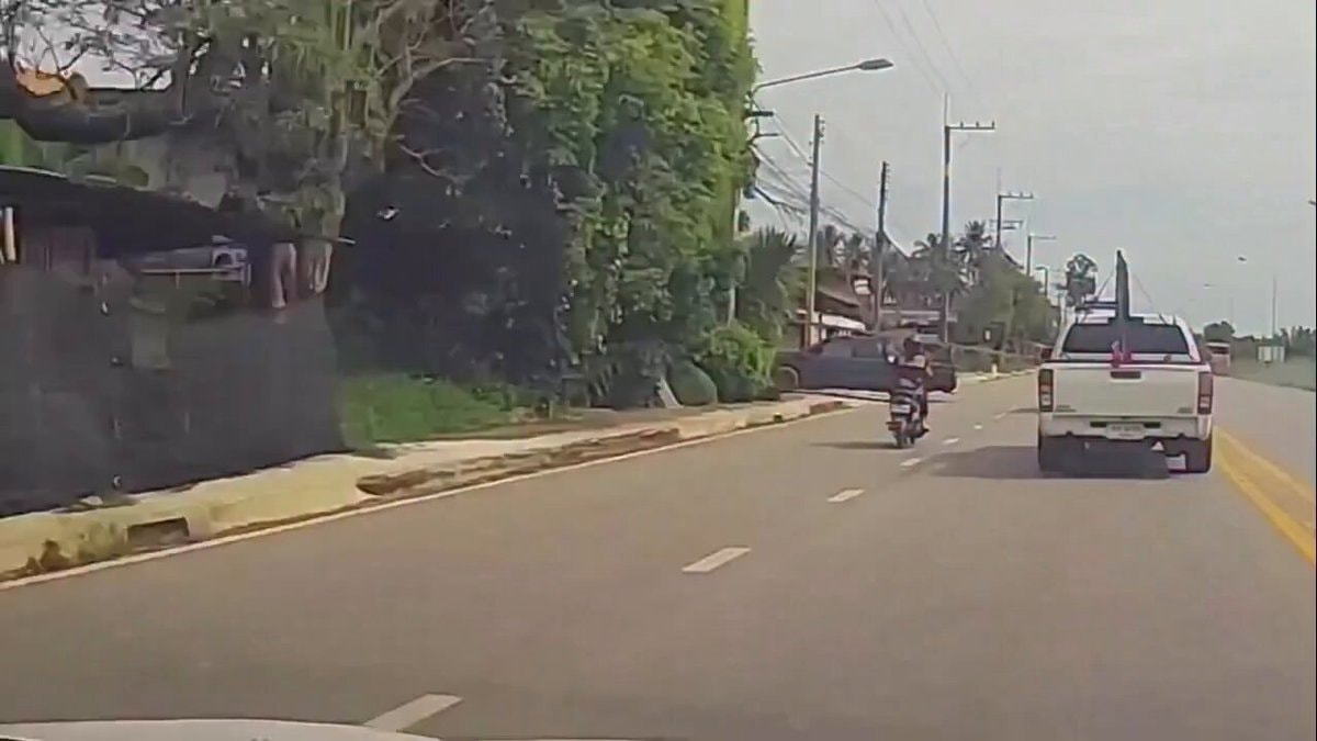 Crane boom accident dashcam