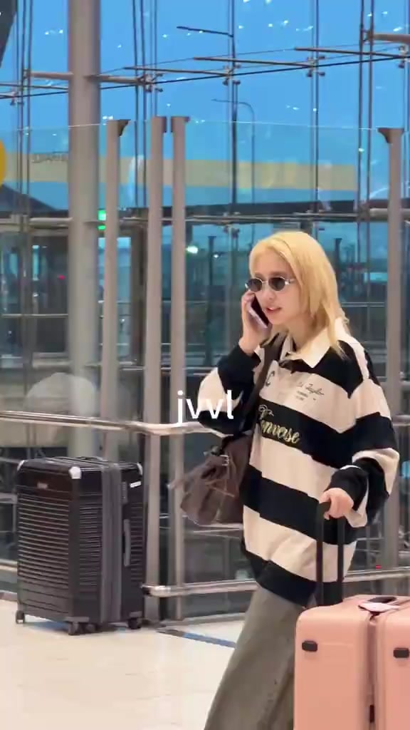 jwvl airport moment