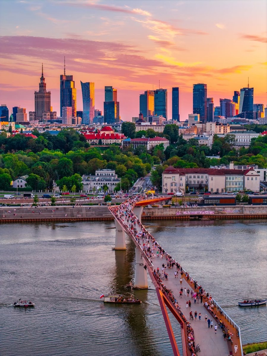 Warsaw skyline at sunset 🇵🇱 (photo 2 of 2) Warsaw skyline at sunset 🇵🇱 (photo 2 of 2)
