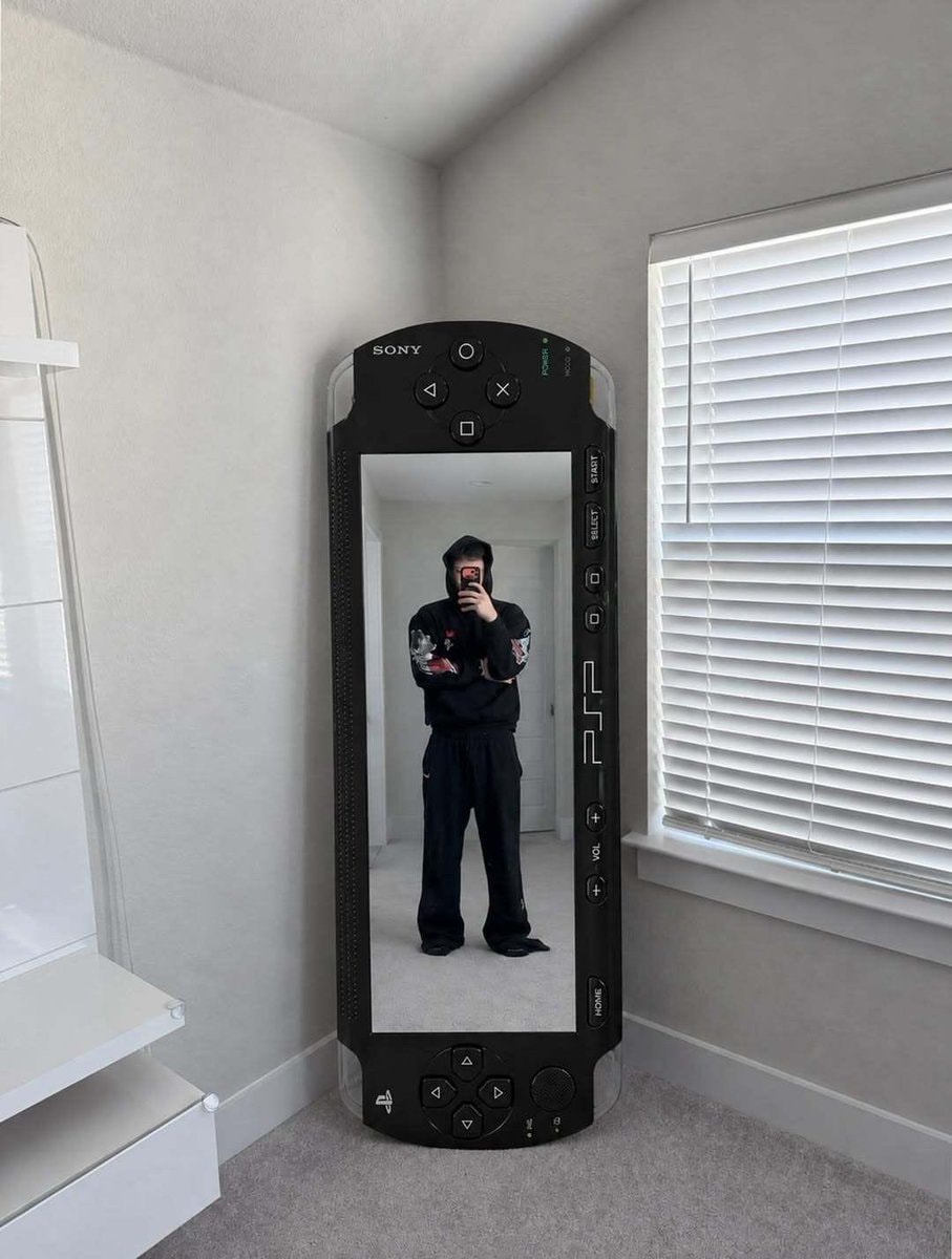Sony PlayStation Vita mirror reflection (photo 2 of 2)