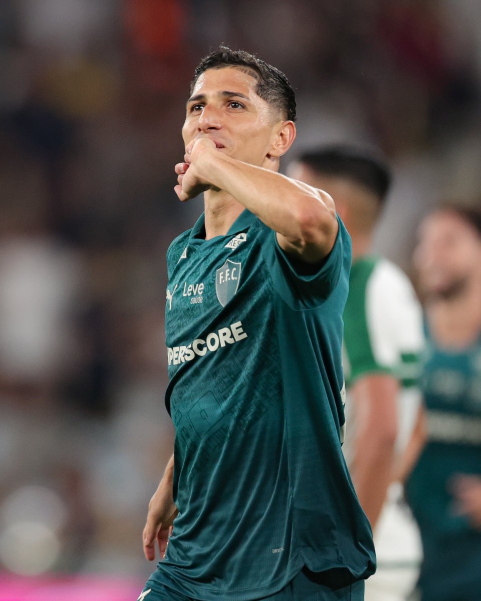 Savarino goal celebration Fluminense (photo 2 of 2)