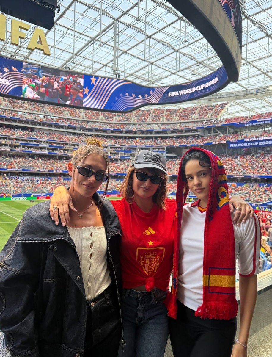 Penelope Cruz Rosalia Hailey Bieber World Cup