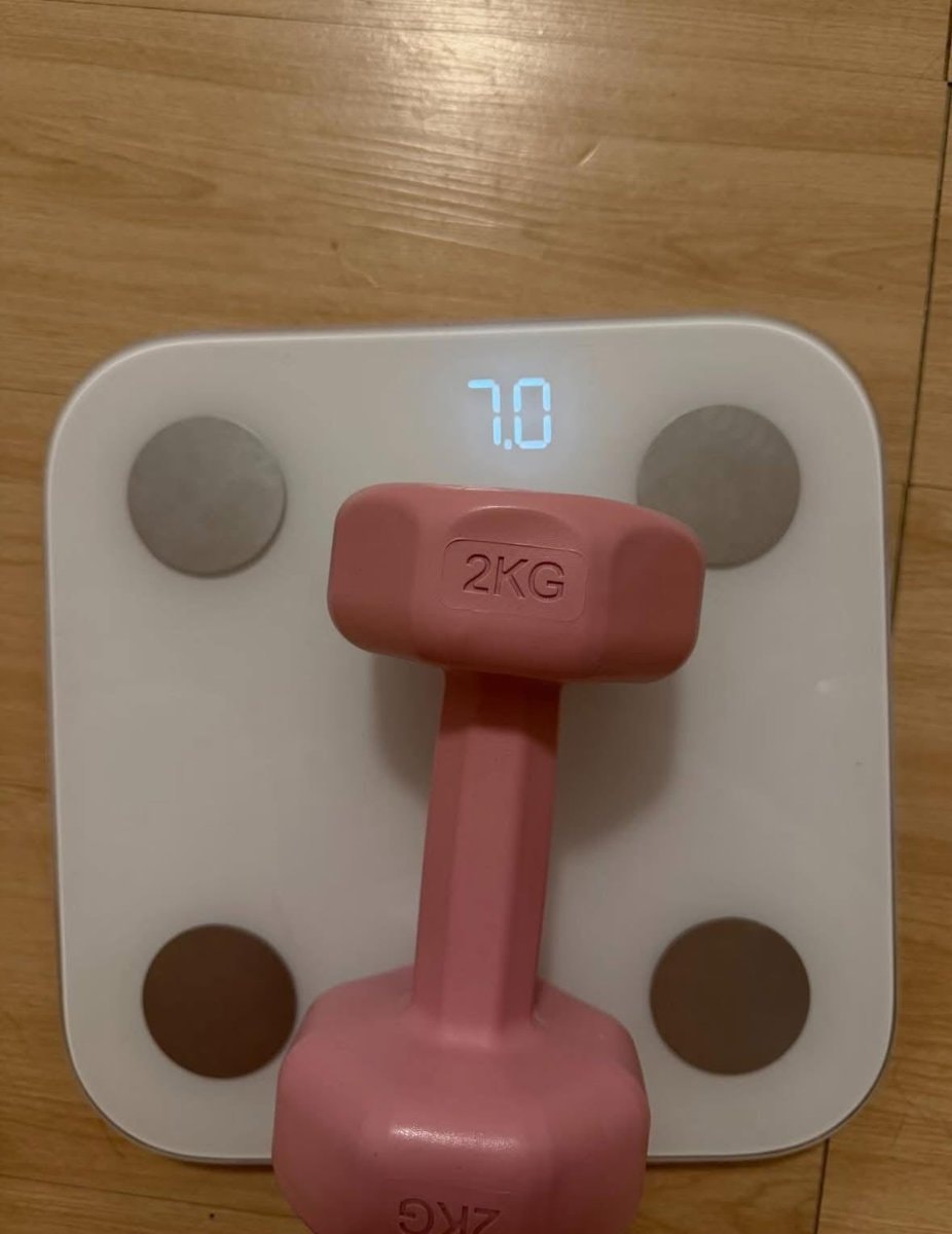 dumbbell 2kg vs 7kg scale (photo 2 of 2) dumbbell 2kg vs 7kg scale (photo 2 of 2)