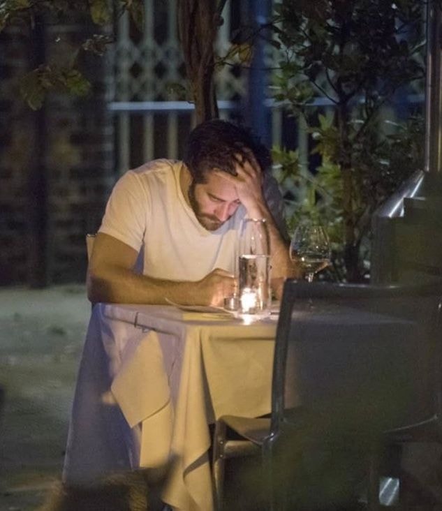 Jake Gyllenhaal eating alone (photo 2 of 2)