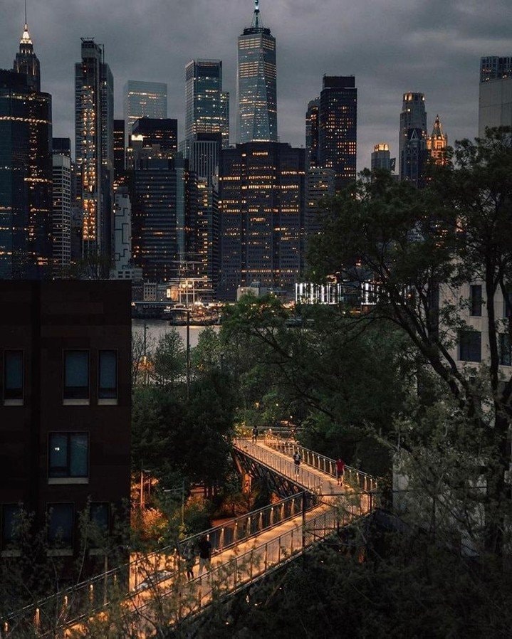 NYC bridge walk at dusk (photo 3 of 4)