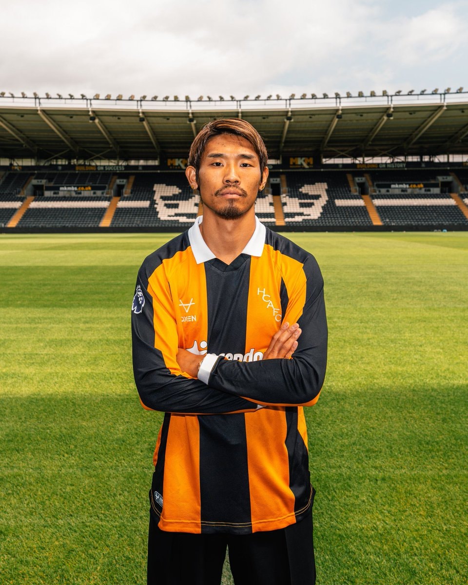 Hull City Premier League kit Corendon Airlines (photo 2 of 2)
