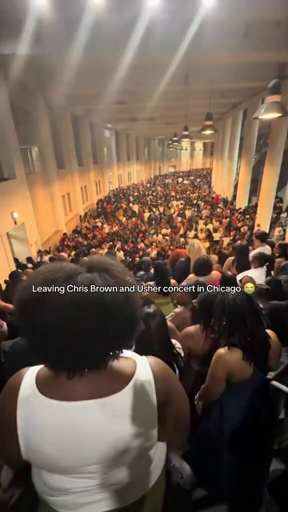 Chris Brown Usher Chicago concert crowd