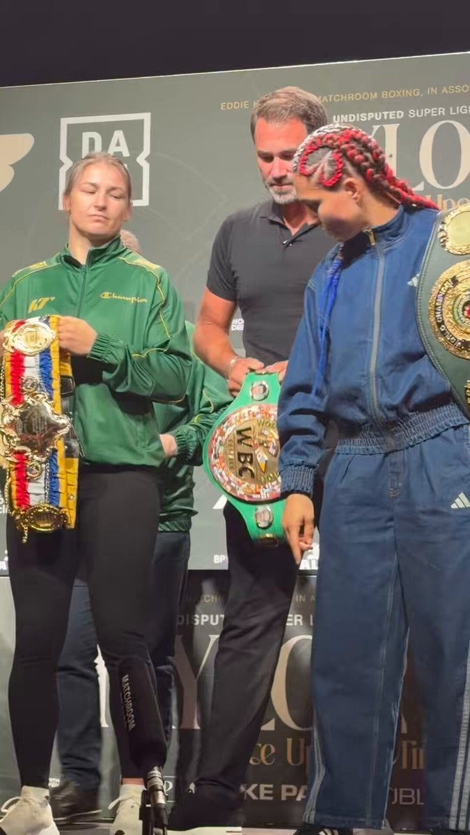 Katie Taylor vs Flora Pili
