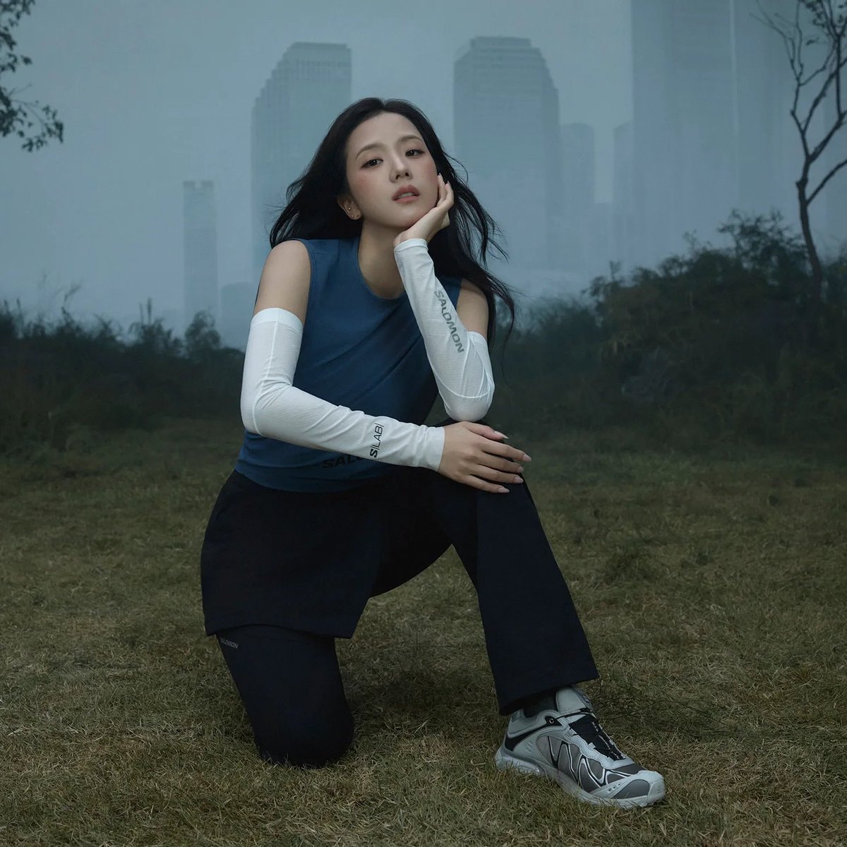 JISOO Salomon campaign photos (photo 2 of 2)
