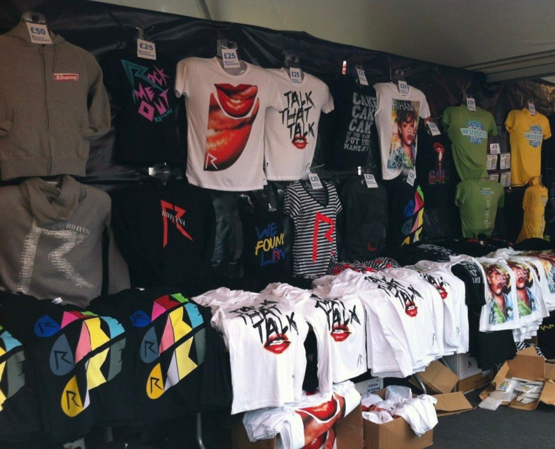 Rihanna festival merch 2012 (photo 2 of 2)