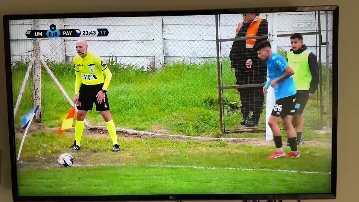 Uruguay Serie B ball strikes moving vehicle