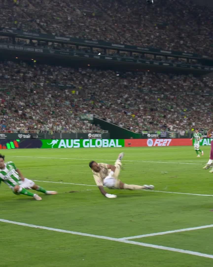 Mbappe misses chance after Vinicius Júnior pass