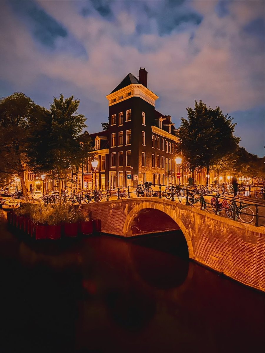 Amsterdam canal bridge at dusk (photo 2 of 4)