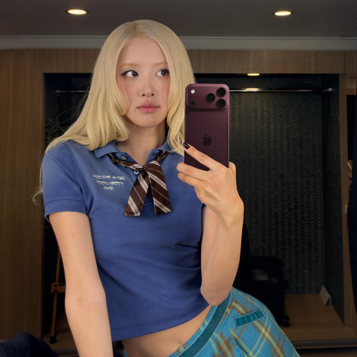 ROSÉ iPhone 18 photo confirmed