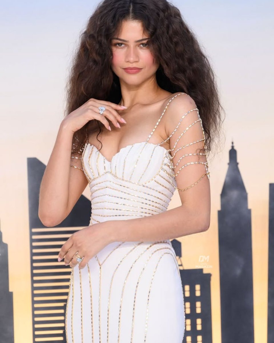 Zendaya white carpet premiere (photo 2 of 2) Zendaya white carpet premiere (photo 2 of 2)
