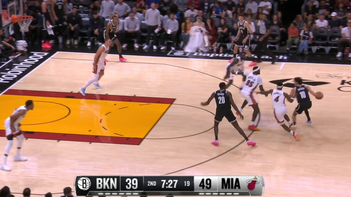 Giannis Antetokounmpo block and finish 🔥