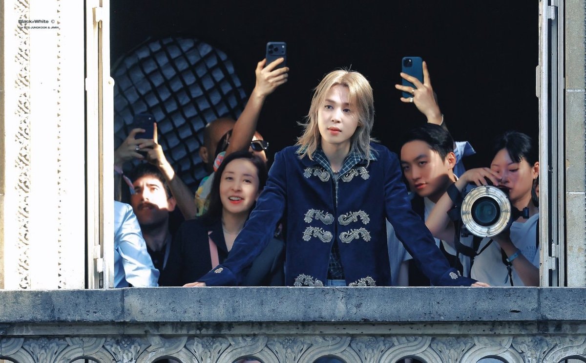 BTS V Jimin J-Hope Fashion Week (photo 2 of 3)