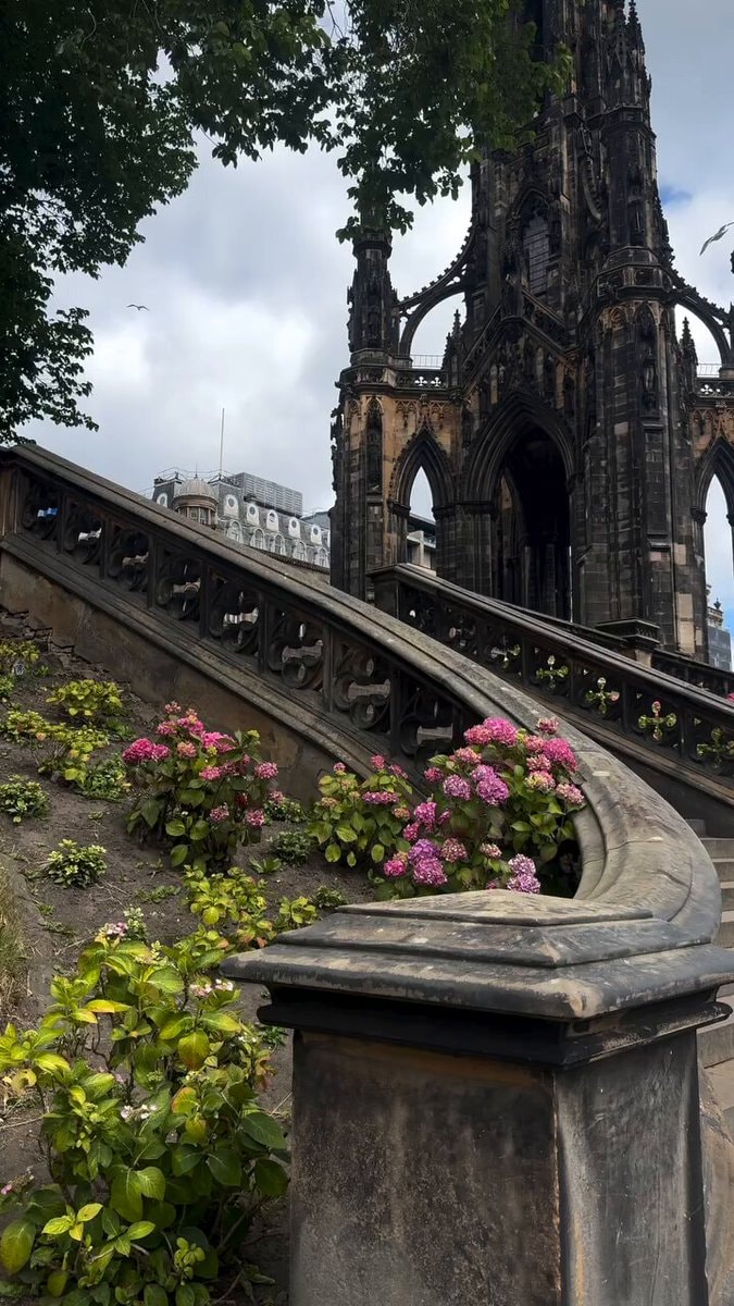 Edinburgh gothic monument