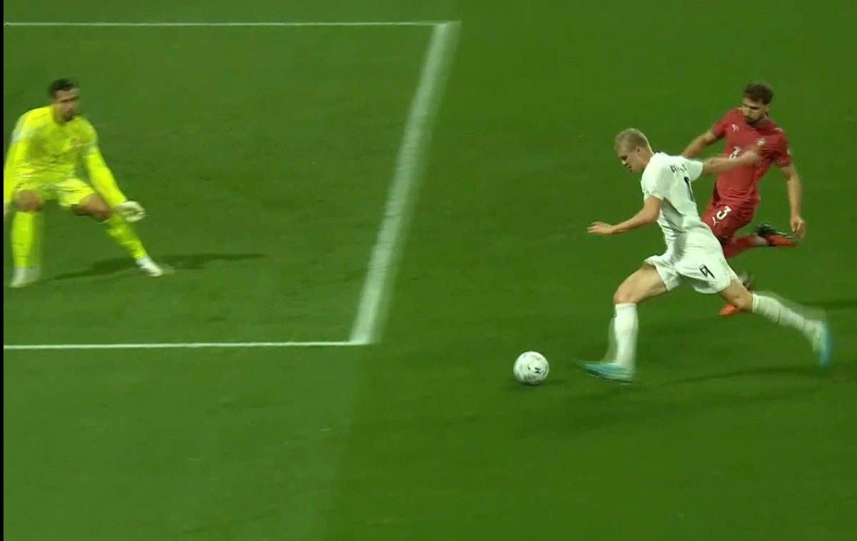 HAALAND misses huge chance