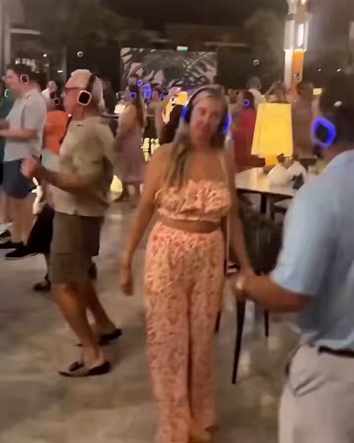 Silent concert headphones dance