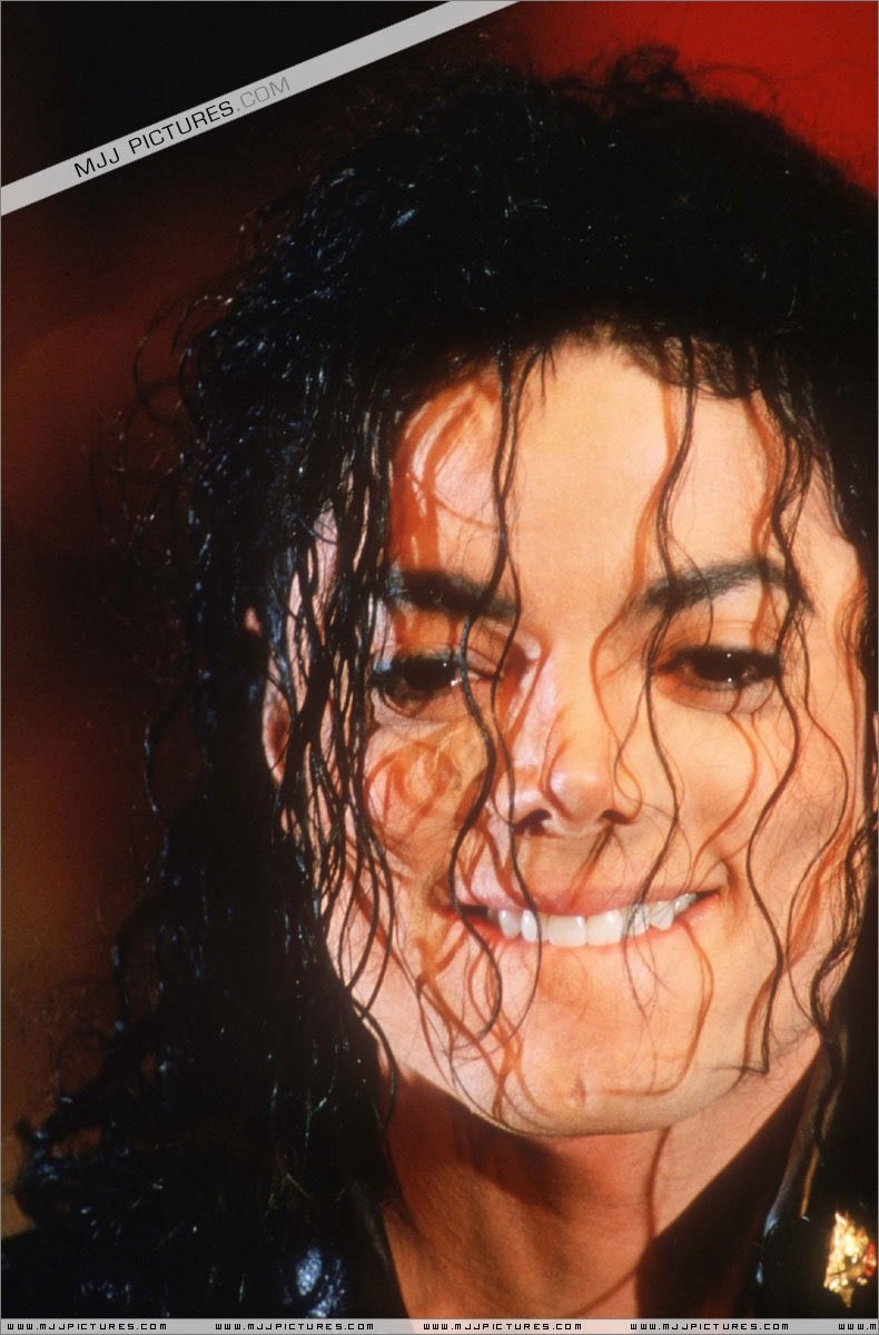Michael Jackson Face Curls (photo 3 of 3)