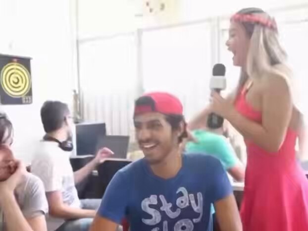 Jão entrevistado por Geisy Arruda