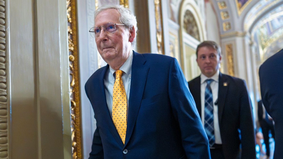 Mitch McConnell Elaine Chao hospital (photo 2 of 2)