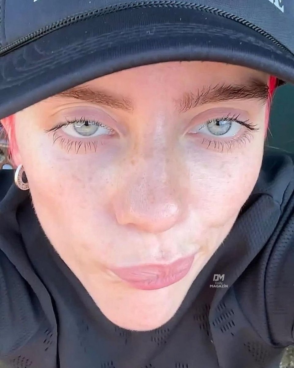 Billie Eilish kissing poses (photo 2 of 2)
