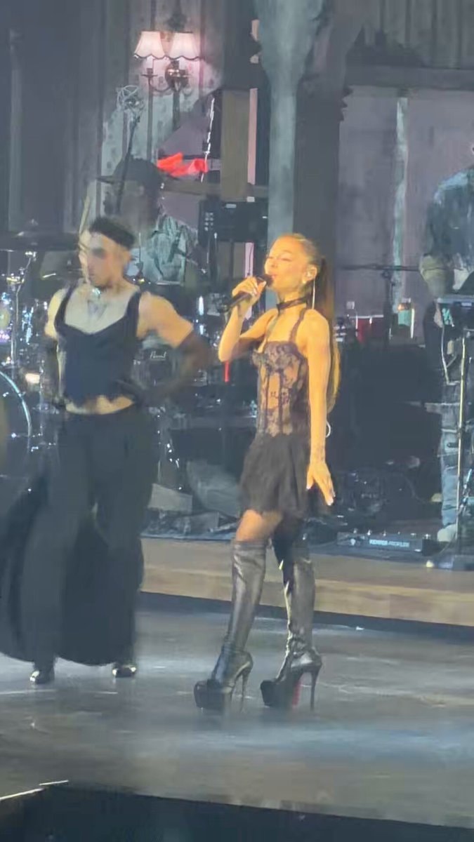 Ariana Grande eternal sunshine tour