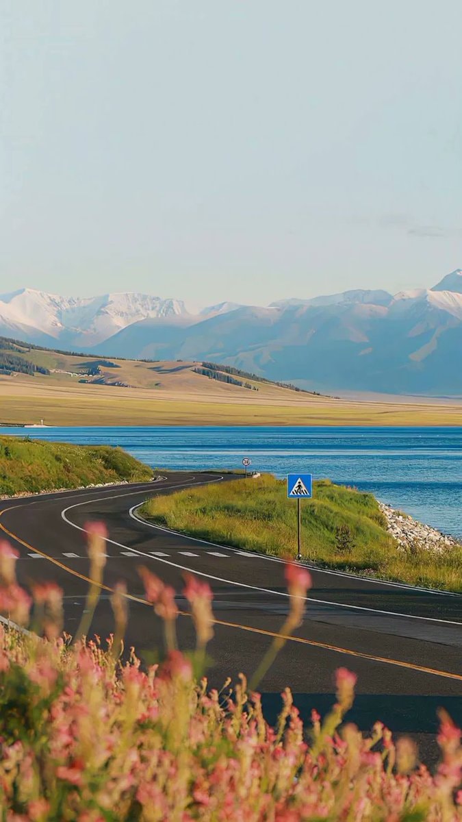 Scenic ocean road view (photo 3 of 4)