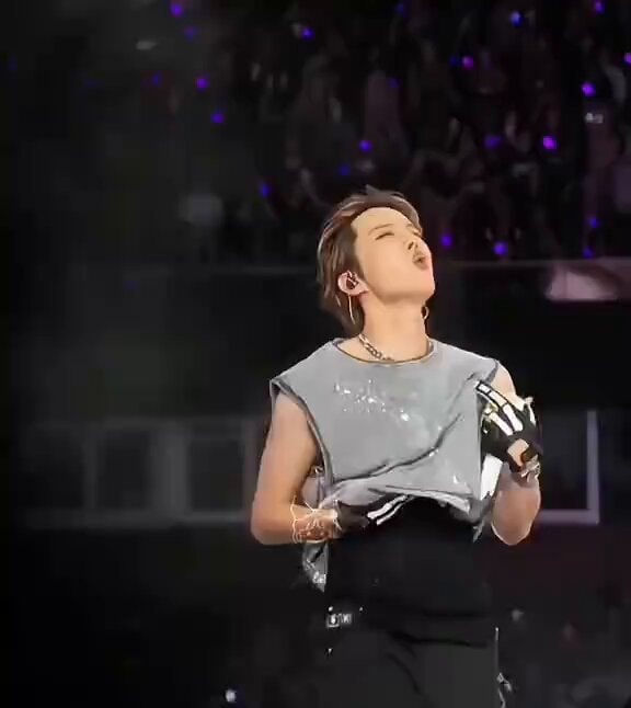 Hobi Killin It Girl moment
