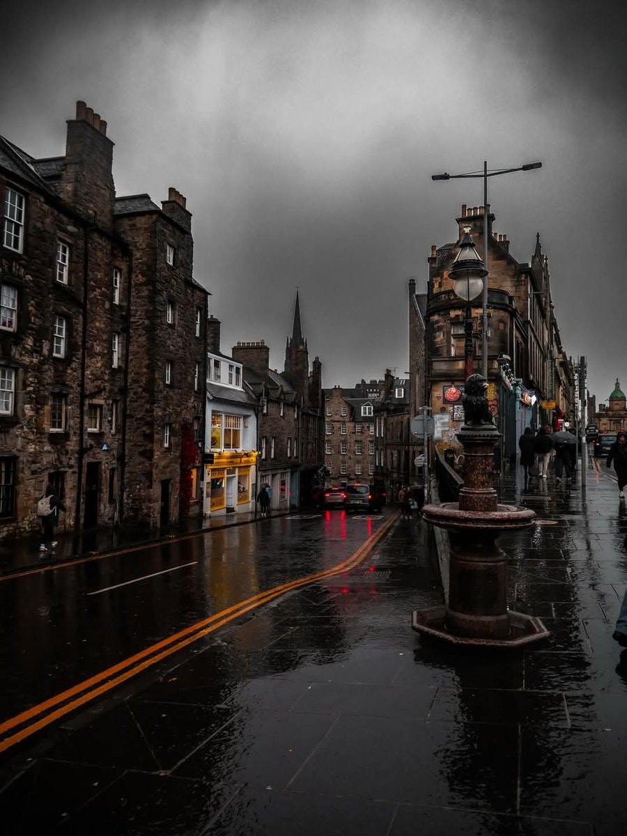 Greyfriars Bobby Edinburgh rainy day (photo 4 of 4)