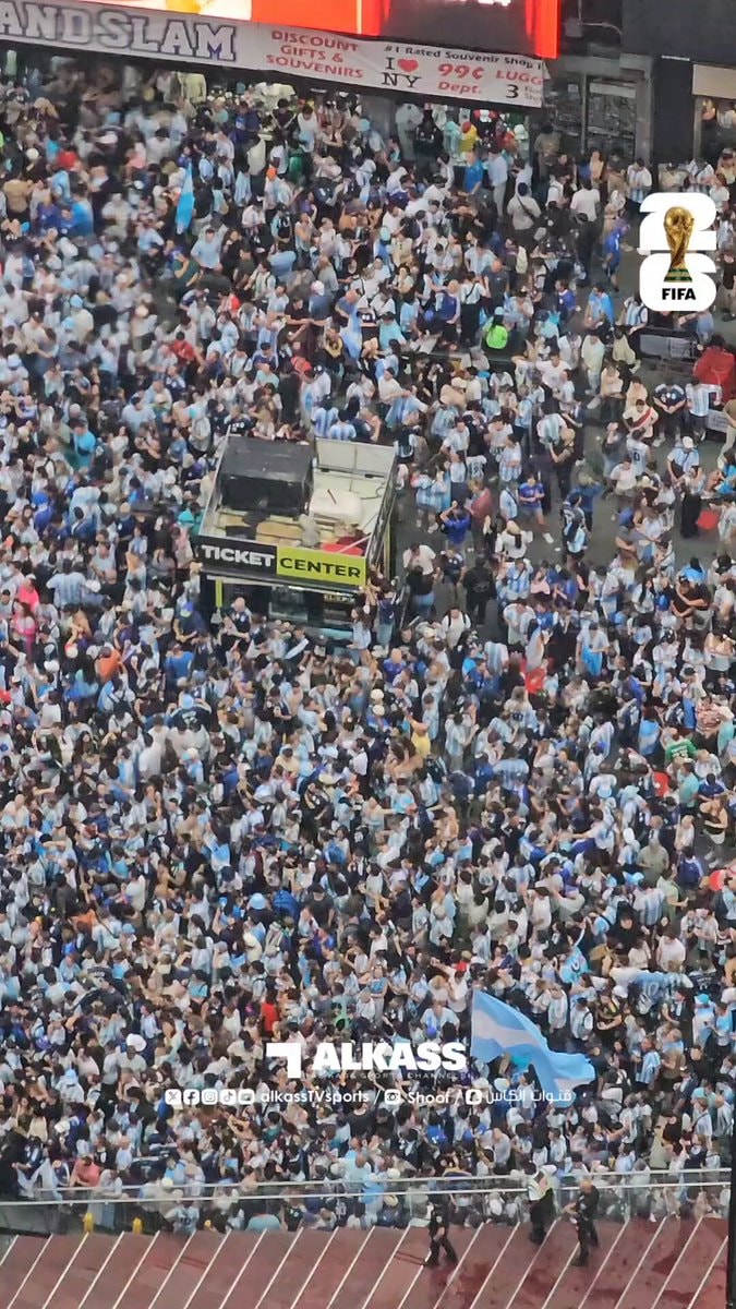 Argentinian fans Times Square 🔥