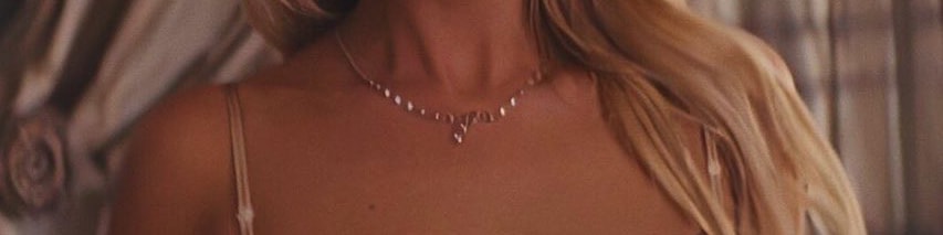 Margot Robbie dramatic close-up (photo 3 of 4)