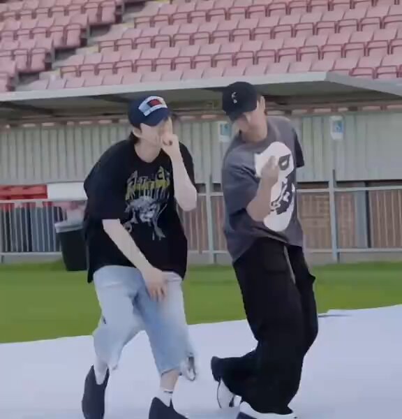 J-Hope fan reaction dance