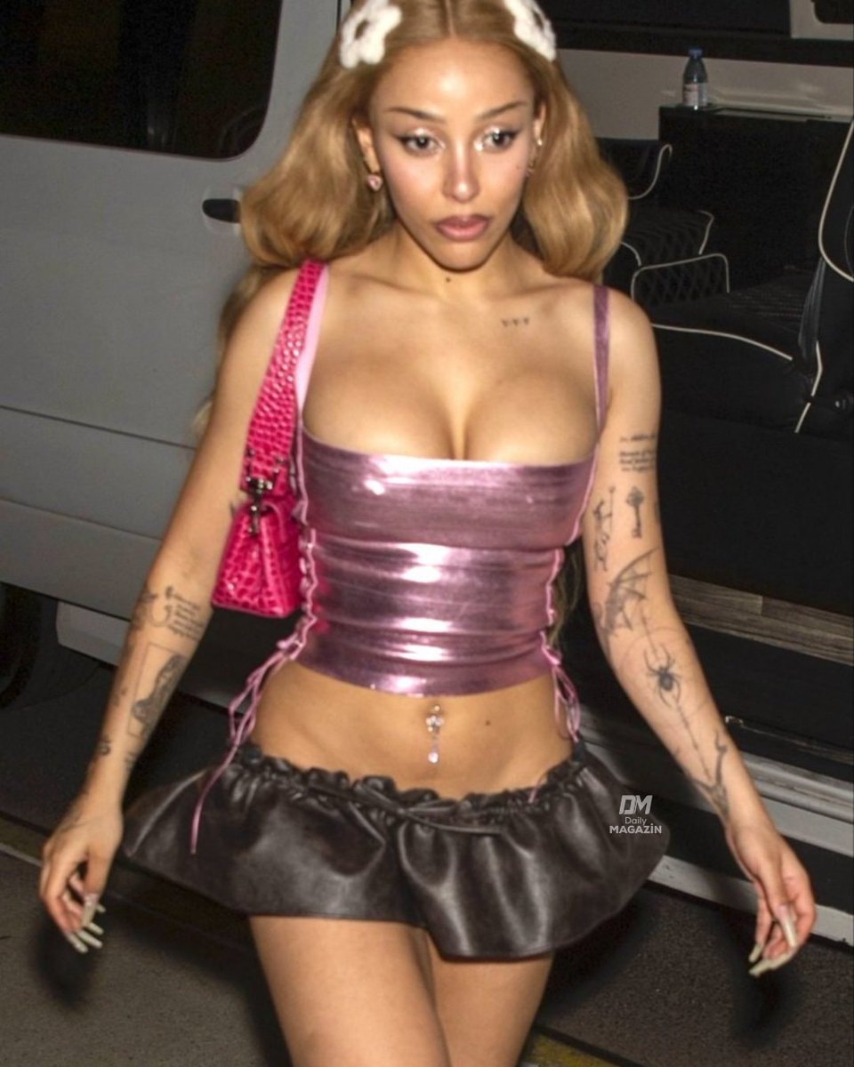 Doja Cat tape top moment (photo 2 of 2)
