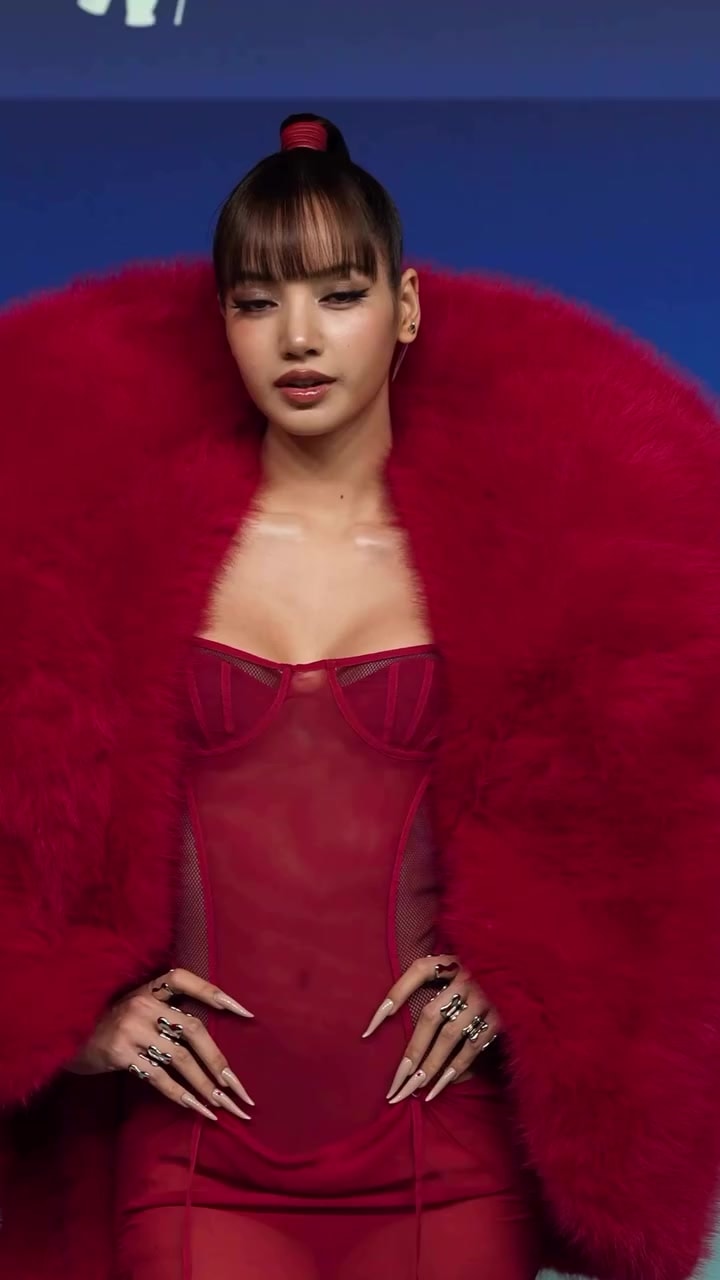 Lisa 2026 VMAs red look