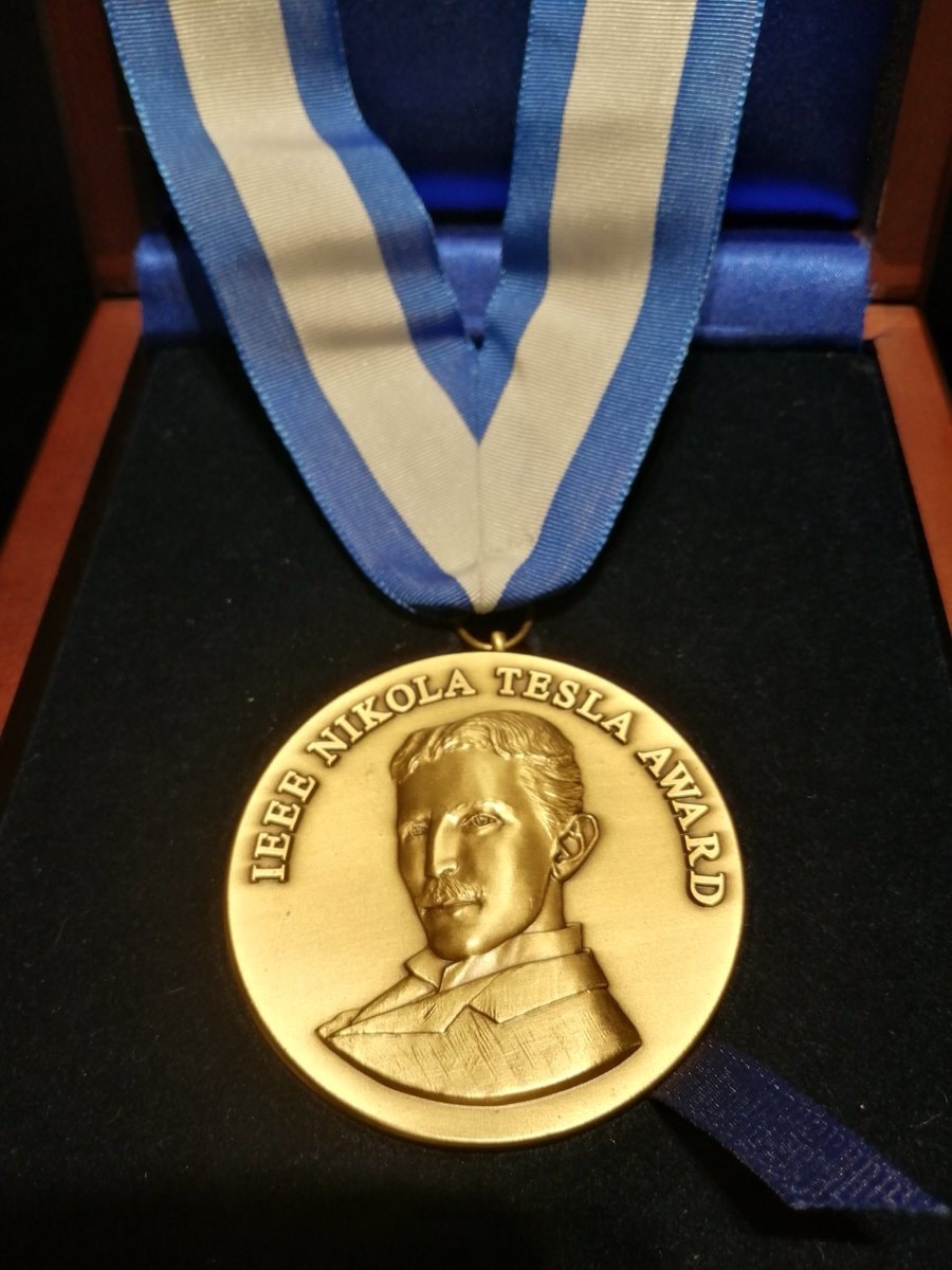 IEEE Nikola Tesla Award gold medal (photo 1 of 2)