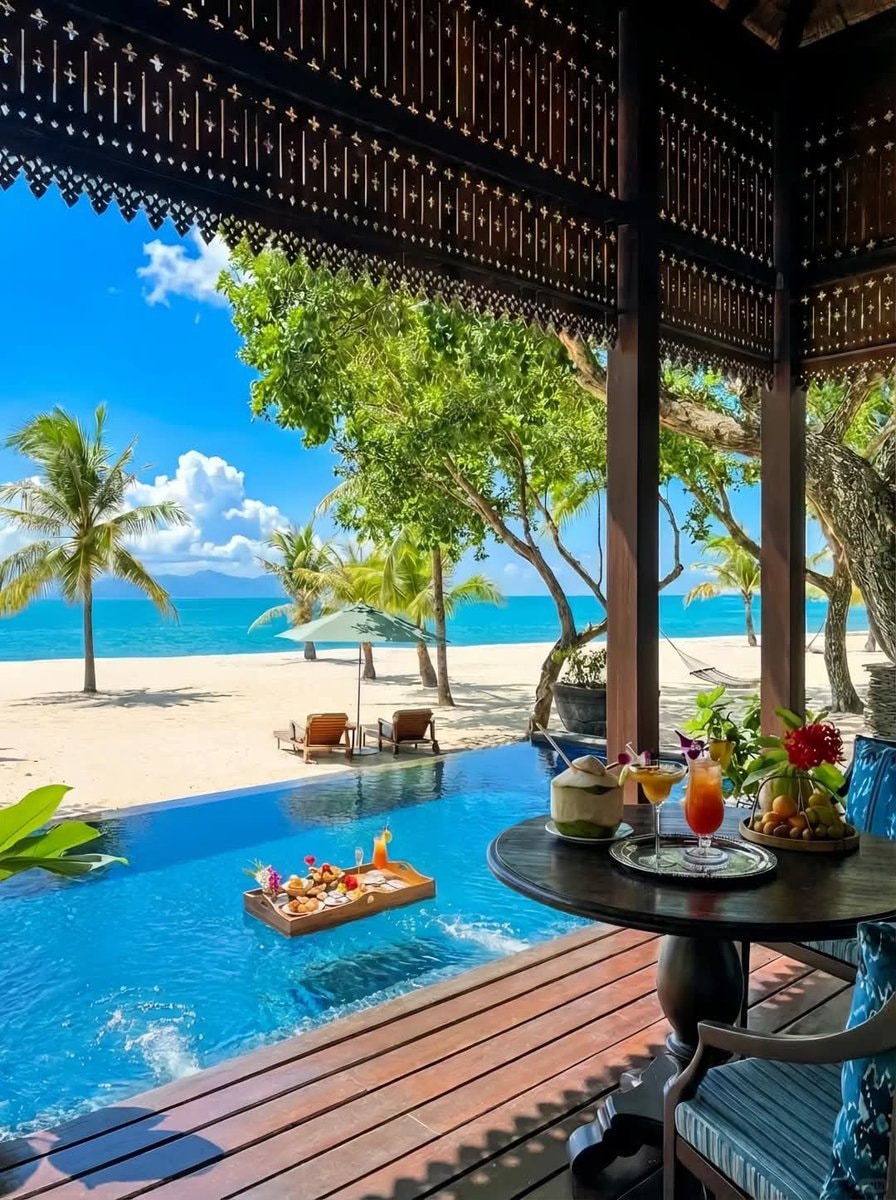 Floating breakfast infinity pool