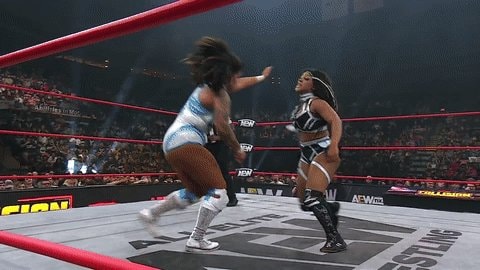 Willow Nightingale retains title